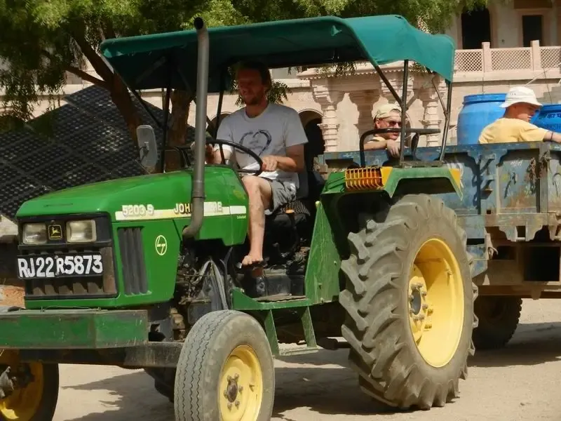 rescuing-water-animals-from-the-drying-out-talab-in-jadan-ashram bodyImage